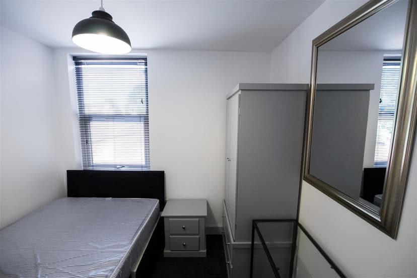131, Hubert Road - Image 6