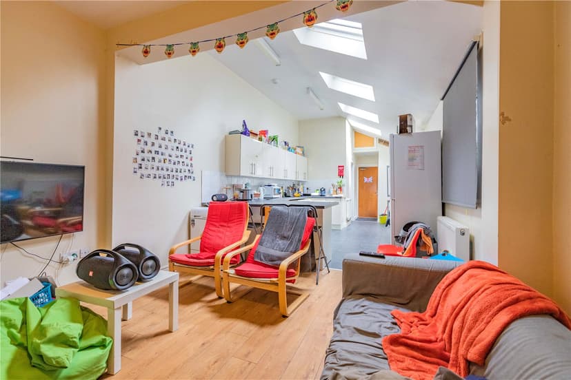 19, Heeley Road - Image 2