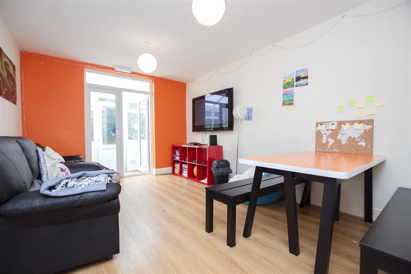 328, Tiverton Road - Image 9