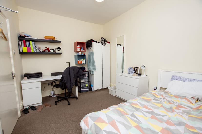 328, Tiverton Road - Image 4