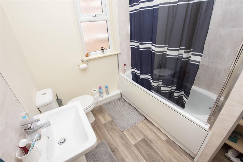 328, Tiverton Road - Image 2