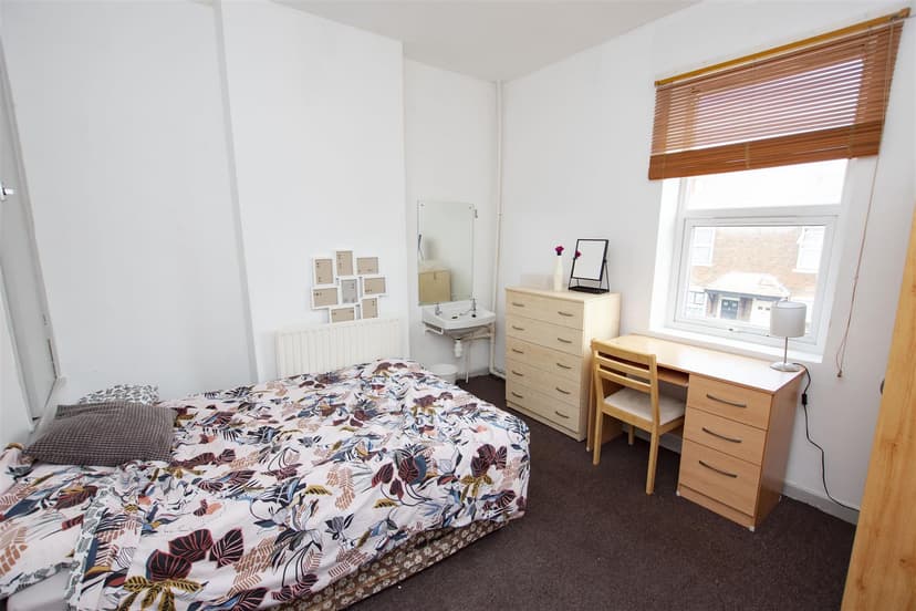 47, Dawlish Road - Image 4