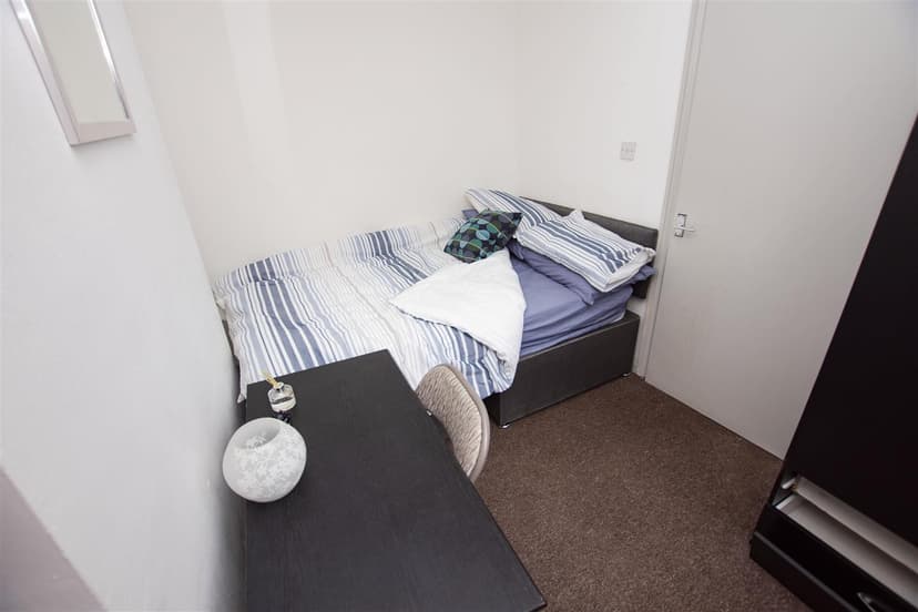 47, Dawlish Road - Image 2