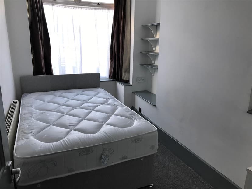 67, Gleave Road - Image 6