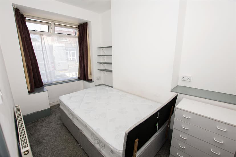 67, Gleave Road - Image 3