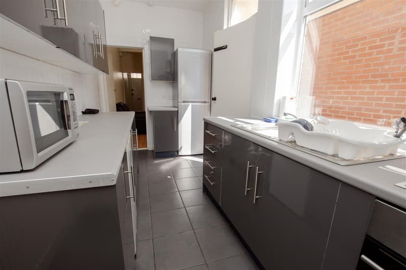 264, Dawlish Road - Image 6