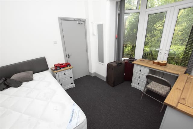 144, Oakfield Road - Image 10
