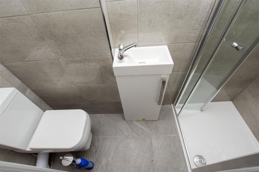 144, Oakfield Road - Image 2