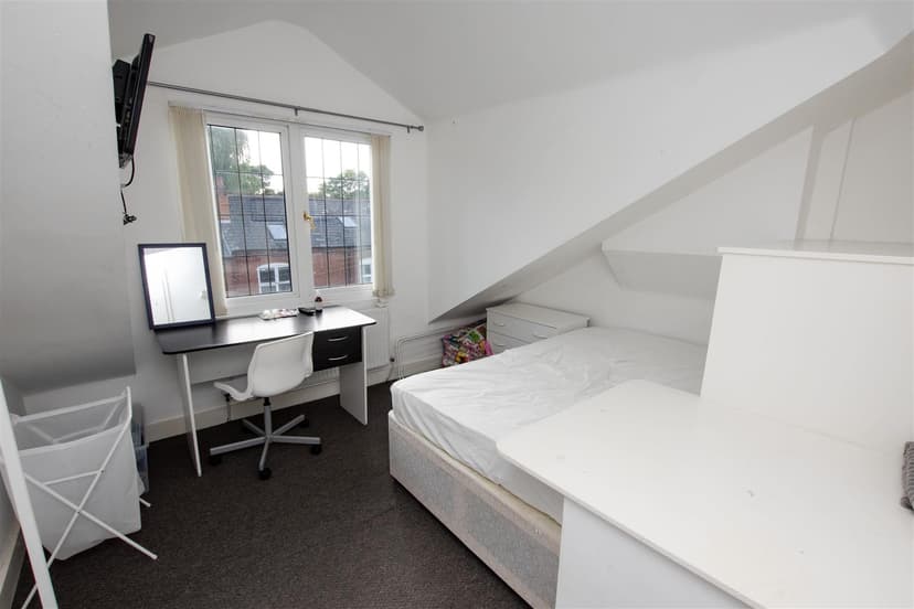 251, Tiverton Road - Image 5