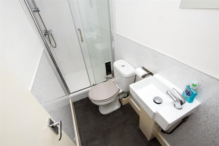 251, Tiverton Road - Image 1