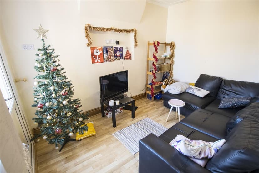319, Gristhorpe Road - Image 9