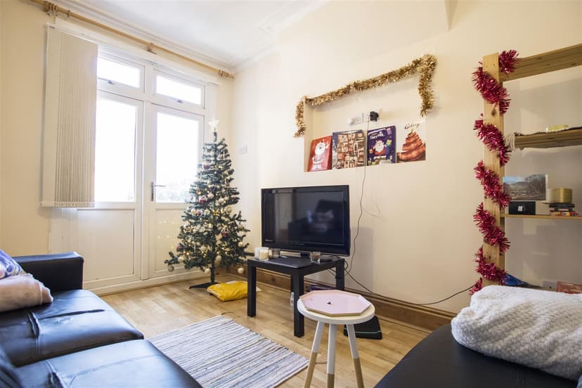 319, Gristhorpe Road - Image 8