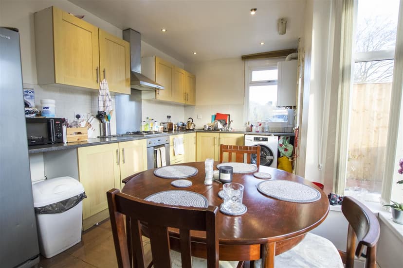 319, Gristhorpe Road - Image 7