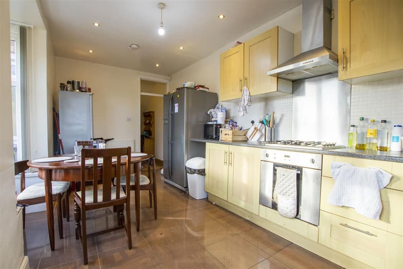 319, Gristhorpe Road - Image 6