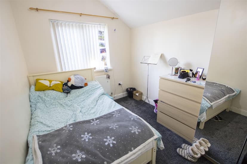319, Gristhorpe Road - Image 4