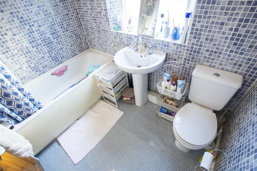 319, Gristhorpe Road - Image 1