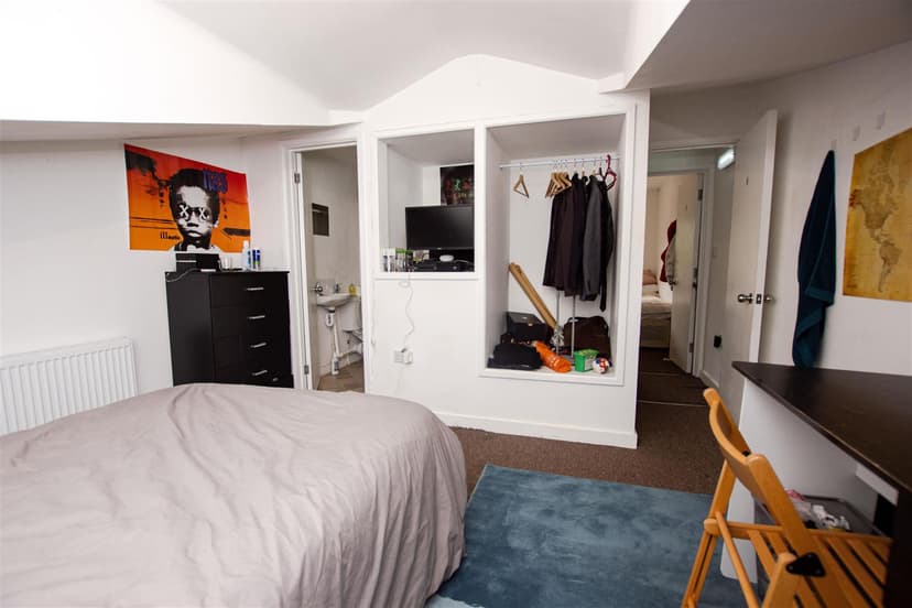 140, Hubert Road - Image 11