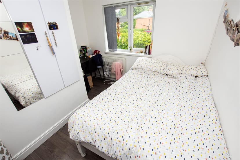 36, Poole Crescent - Image 8