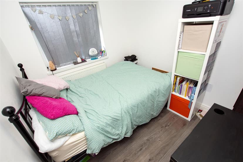 36, Poole Crescent - Image 6