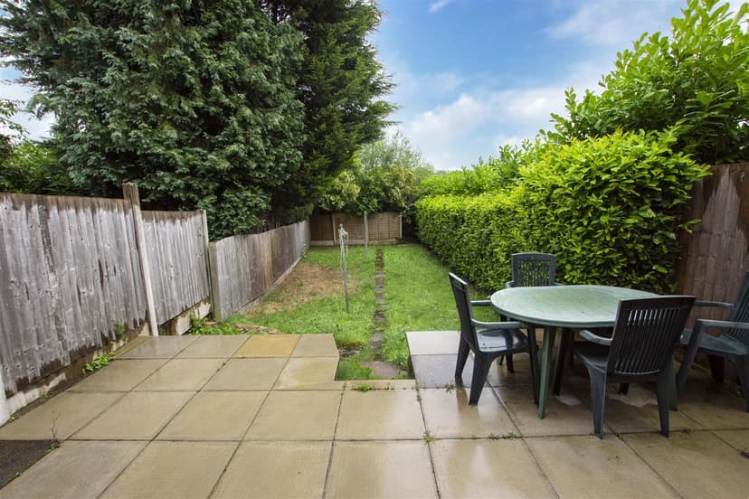 36, Poole Crescent - Image 1