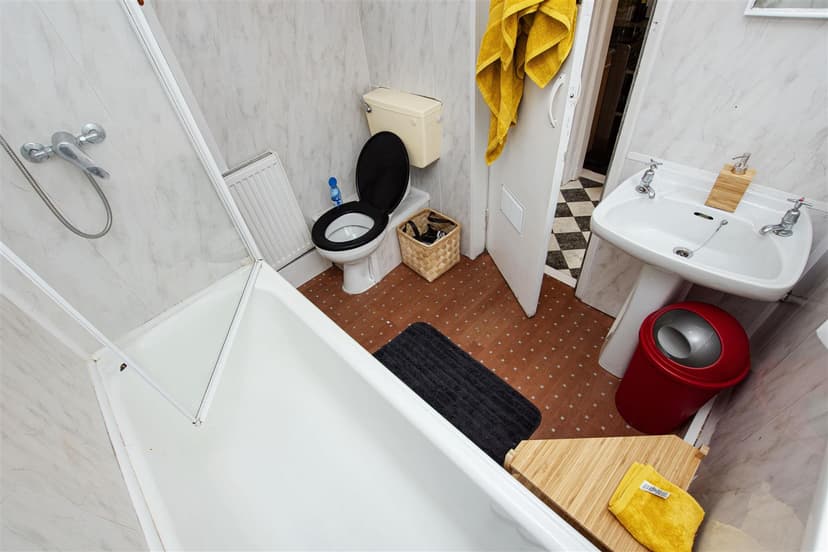 189, Hubert Road - Image 2