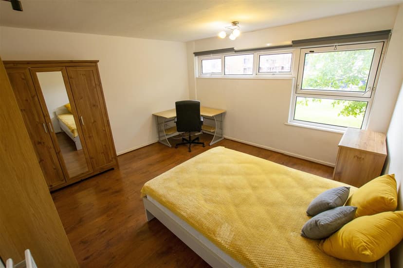 11, Shepherds Gardens - Image 13