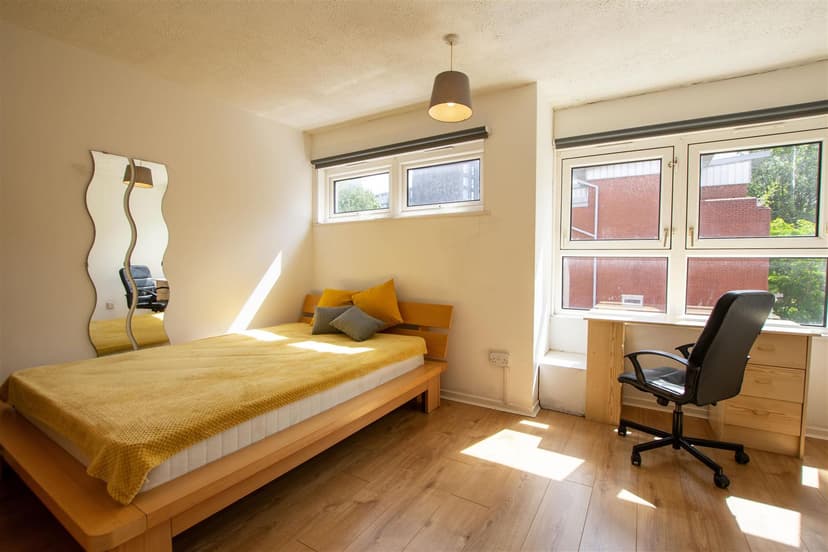 11, Shepherds Gardens - Image 11