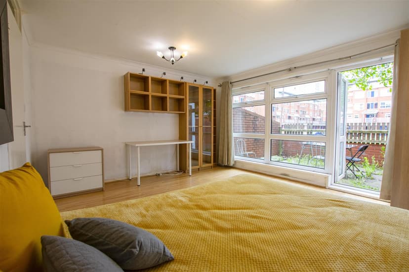 11, Shepherds Gardens - Image 8