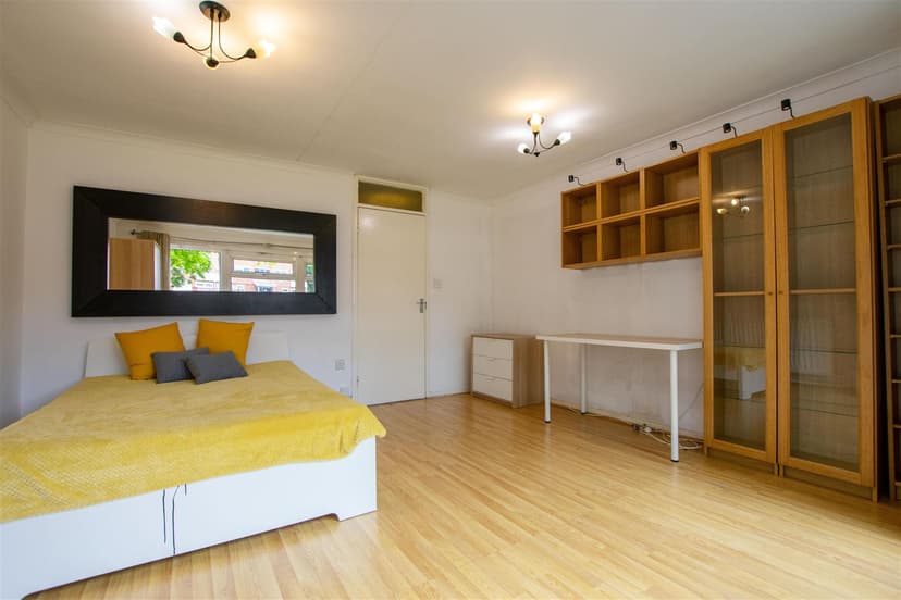 11, Shepherds Gardens - Image 7