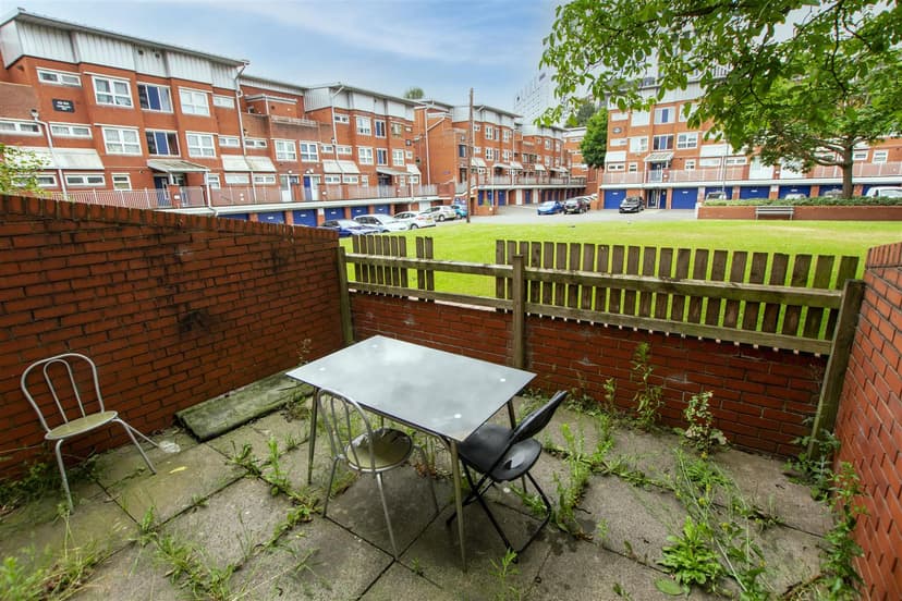 11, Shepherds Gardens - Image 2