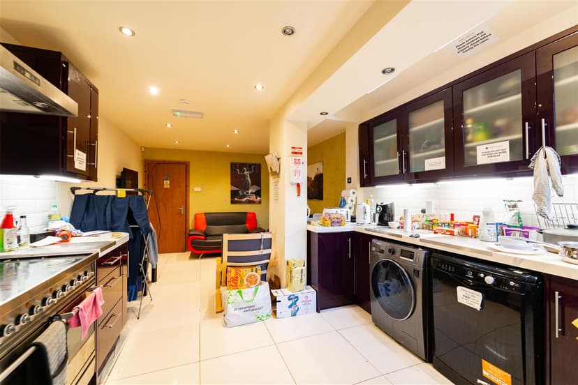 139, Hubert Road - Image 4