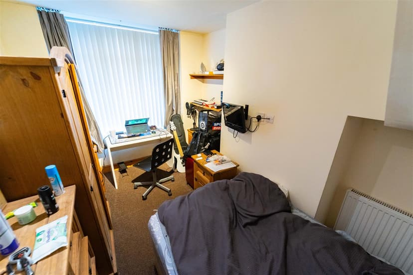 139, Hubert Road - Image 2