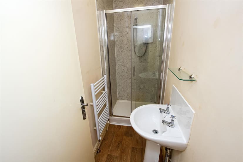 43, Gleave Road - Image 1