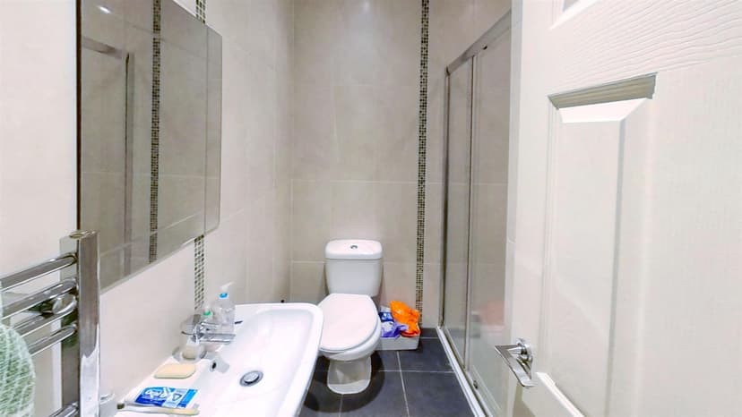 196, Tiverton Road - Image 2