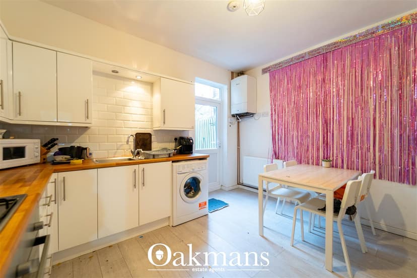 16, Katie Road - Image 25