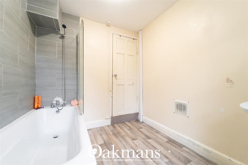 16, Katie Road - Image 5