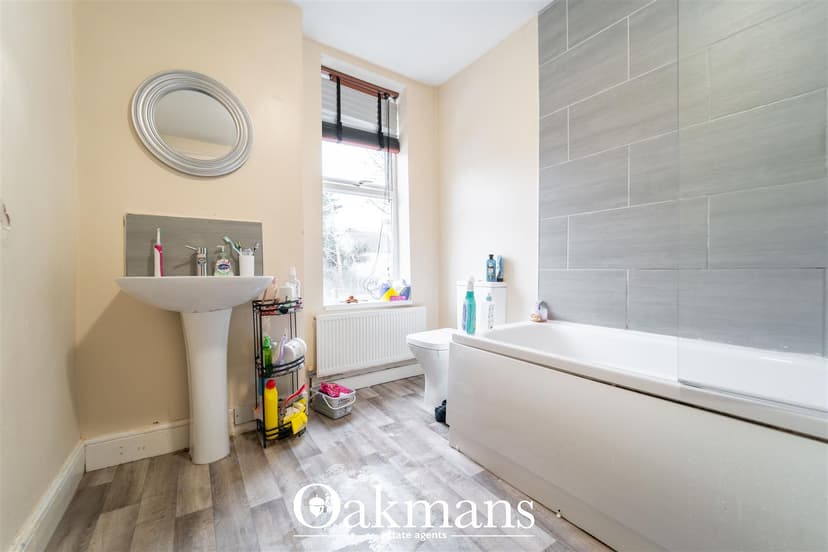 16, Katie Road - Image 4