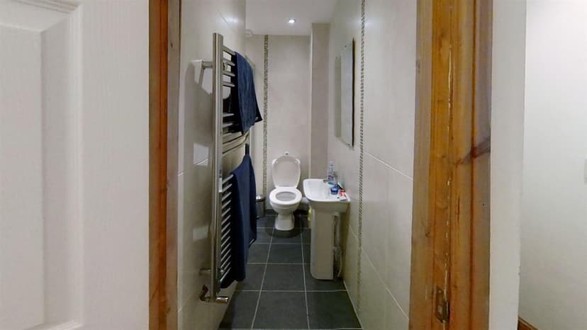 219, Tiverton Road - Image 2