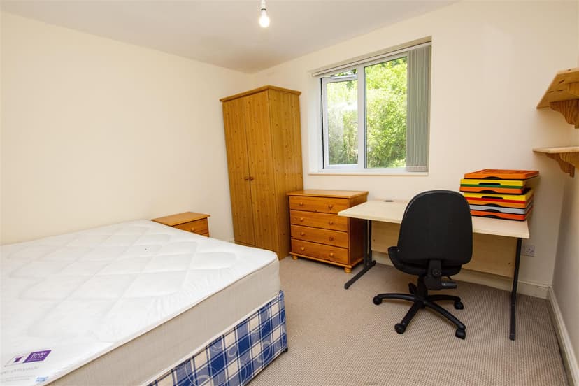 261, Tiverton Road - Image 8