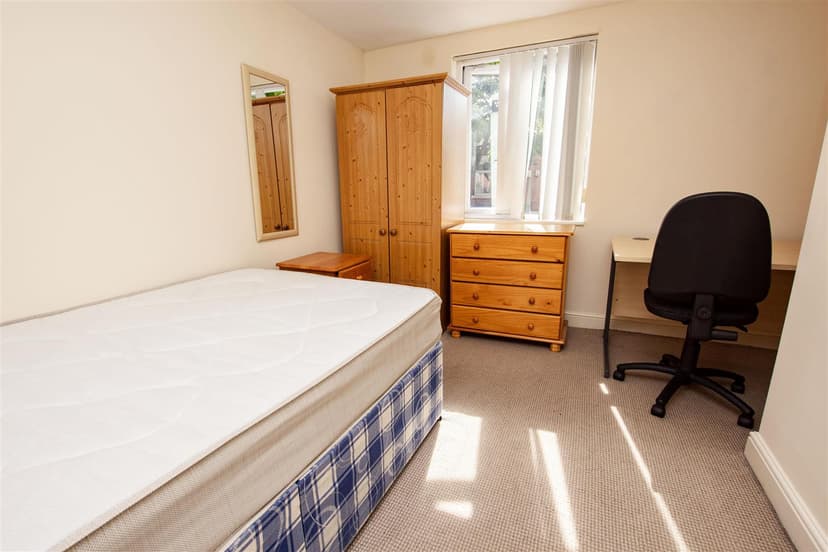 261, Tiverton Road - Image 7