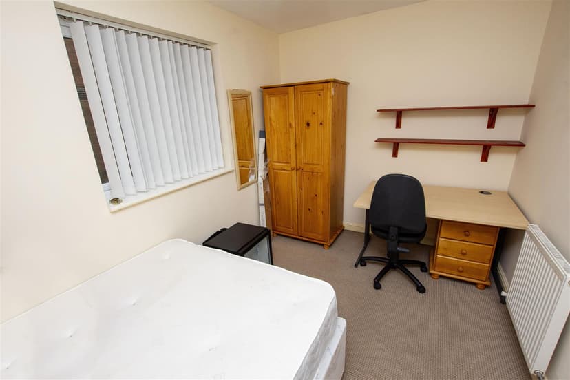 261, Tiverton Road - Image 4