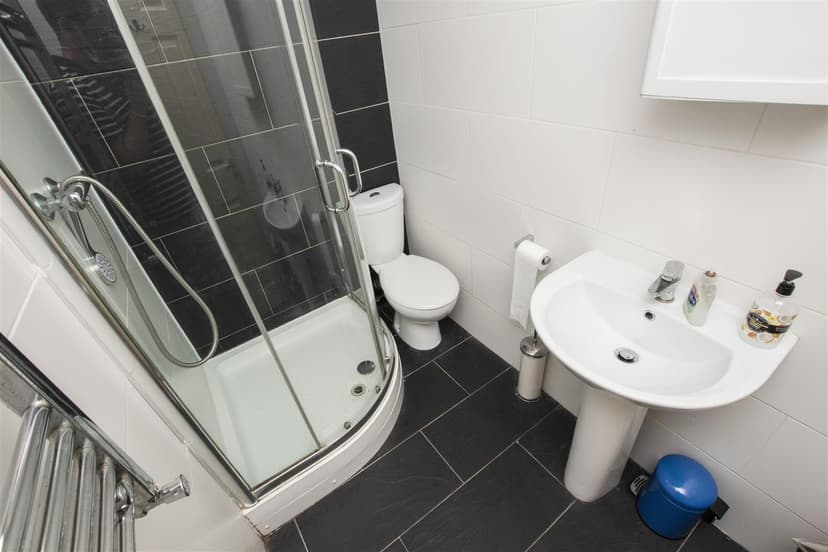 261, Tiverton Road - Image 2