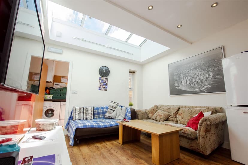 235, Hubert Road - Image 13