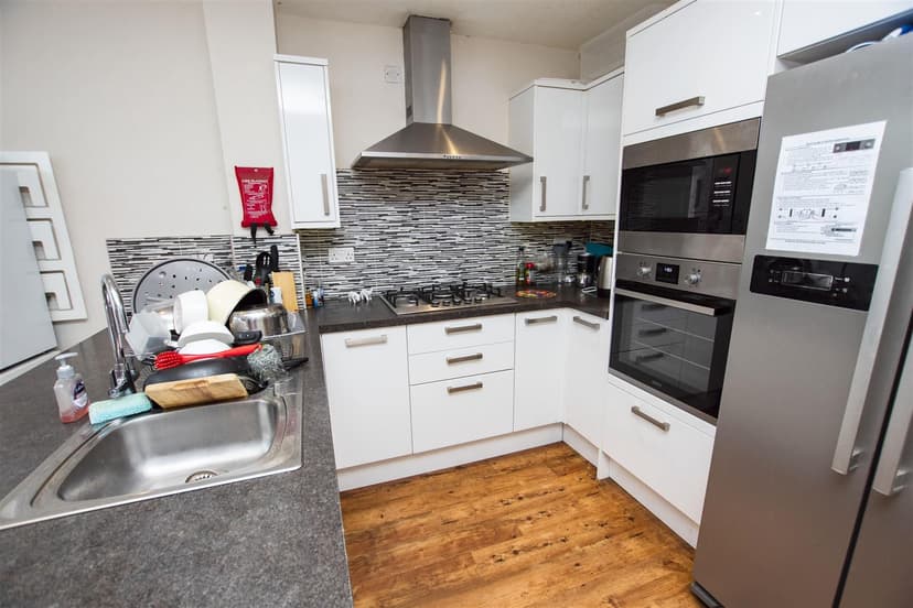 235, Hubert Road - Image 12