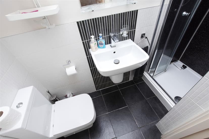 235, Hubert Road - Image 7