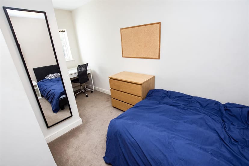 235, Hubert Road - Image 6