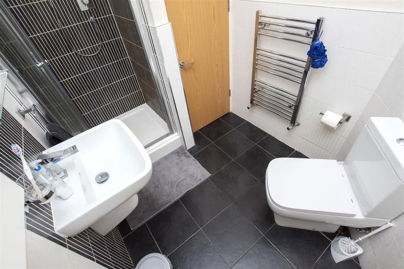 235, Hubert Road - Image 3