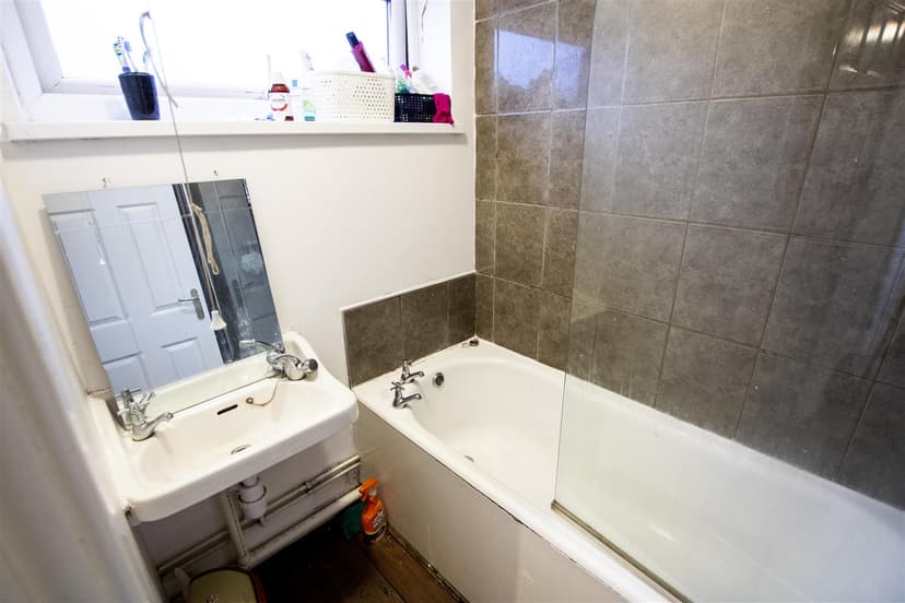 17, Rebecca Drive - Image 1