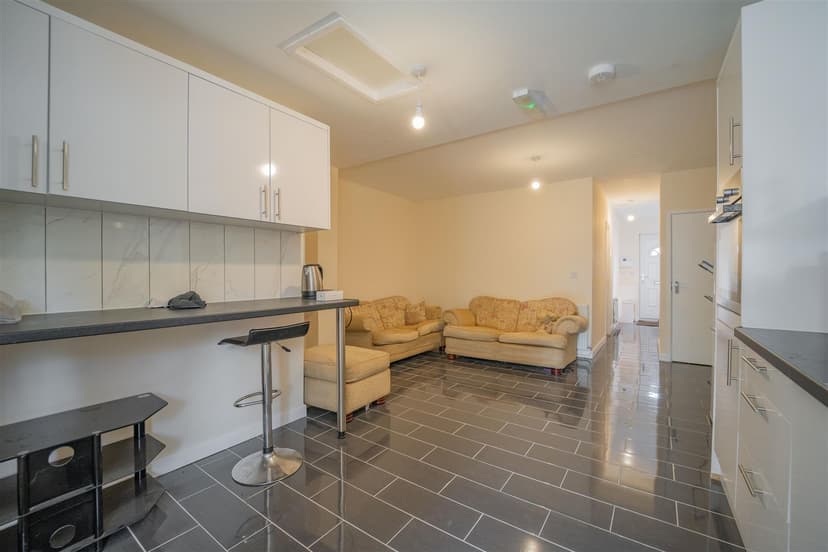 279, Reservoir Road - Image 8