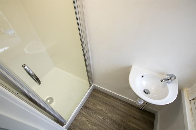 110, Warwards Lane - Image 3
